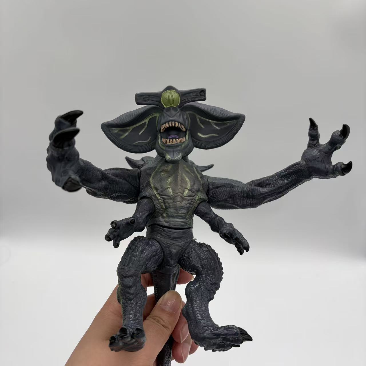 Scunner Trespasser Axe-Head Ha - Model Kit Pacific Rim ulasan dan harga